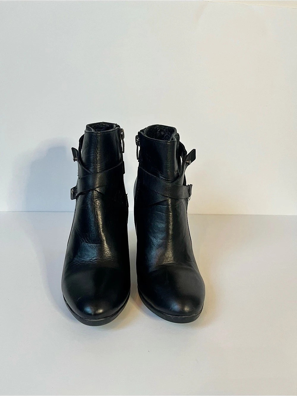 Black leather fur lined winter ankle boot w block heel and rubber sole